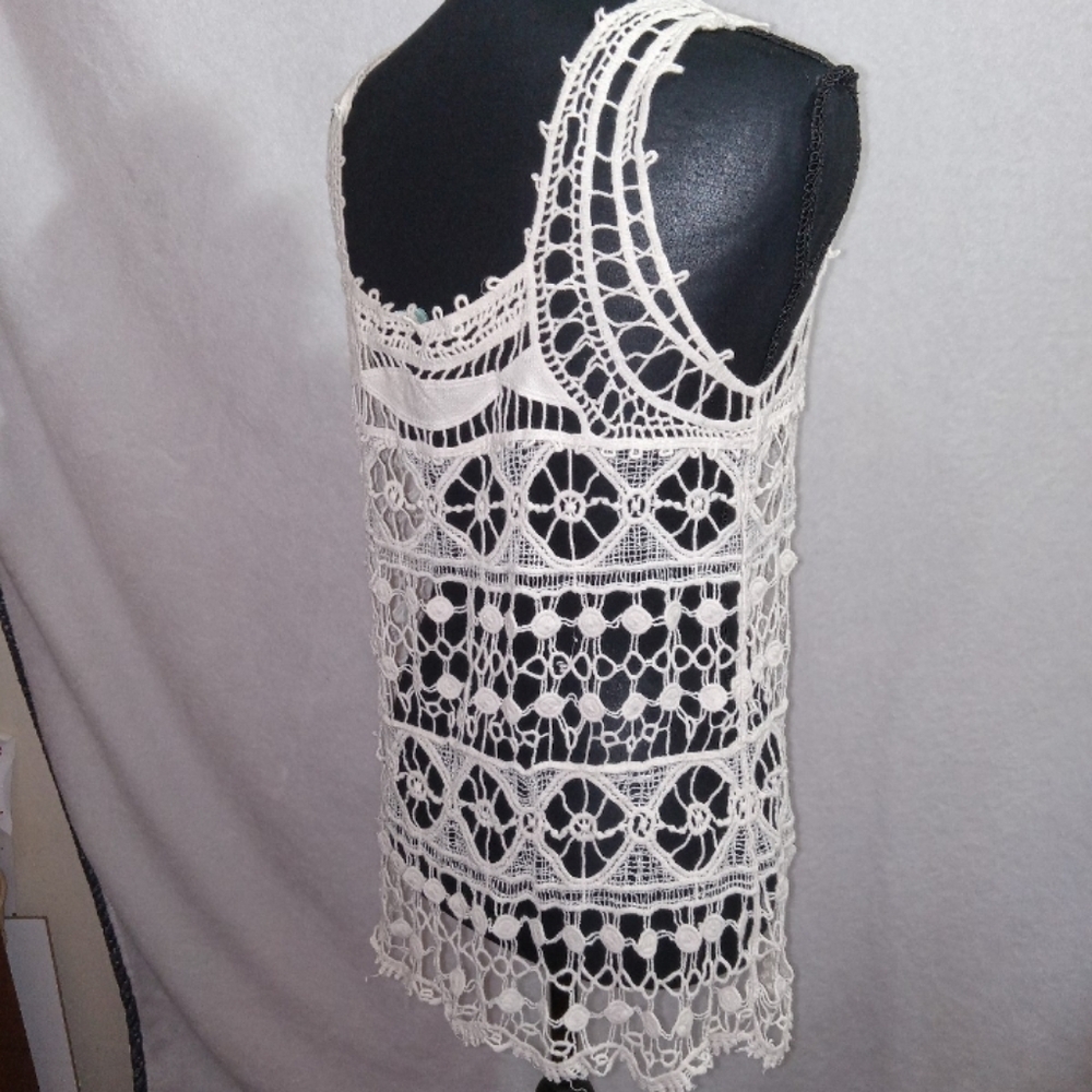 Maurices Cream Crochet Lace Top Size M - Picture 6 of 12